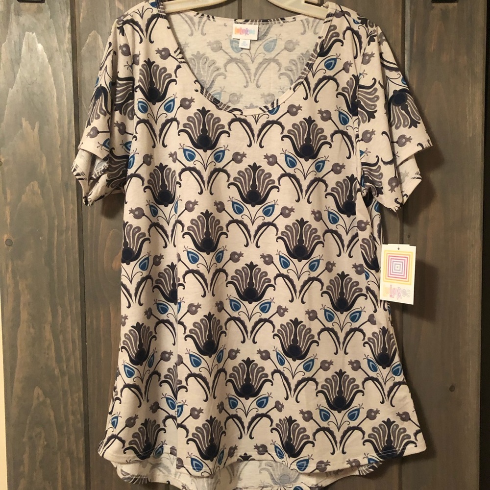 NWT LulaRoe Classic T